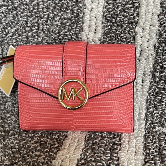 MICHAEL KORS CARMEN MEDIUM FLAP LOGO BIFOLD WALLET GRAPEFRUIT - Picture 4 of 16